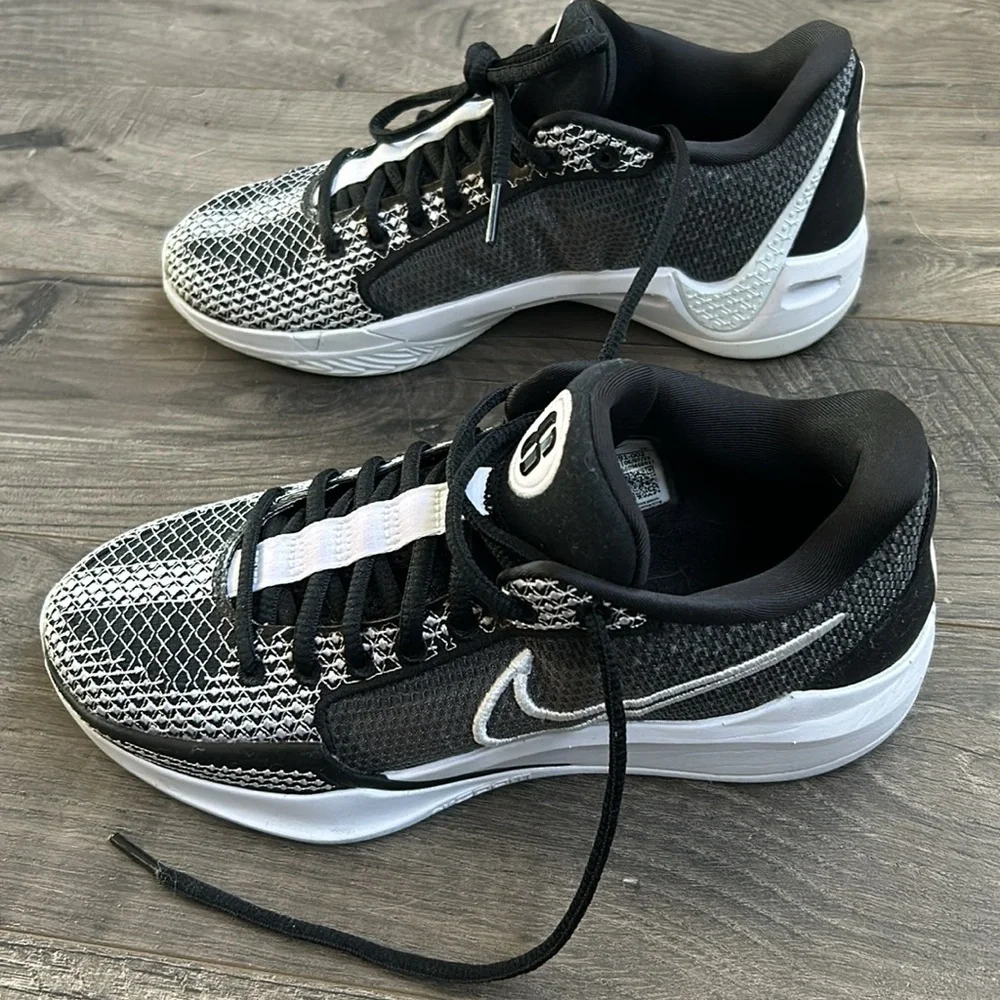Nike Sabrina Ionescu basketball shoes